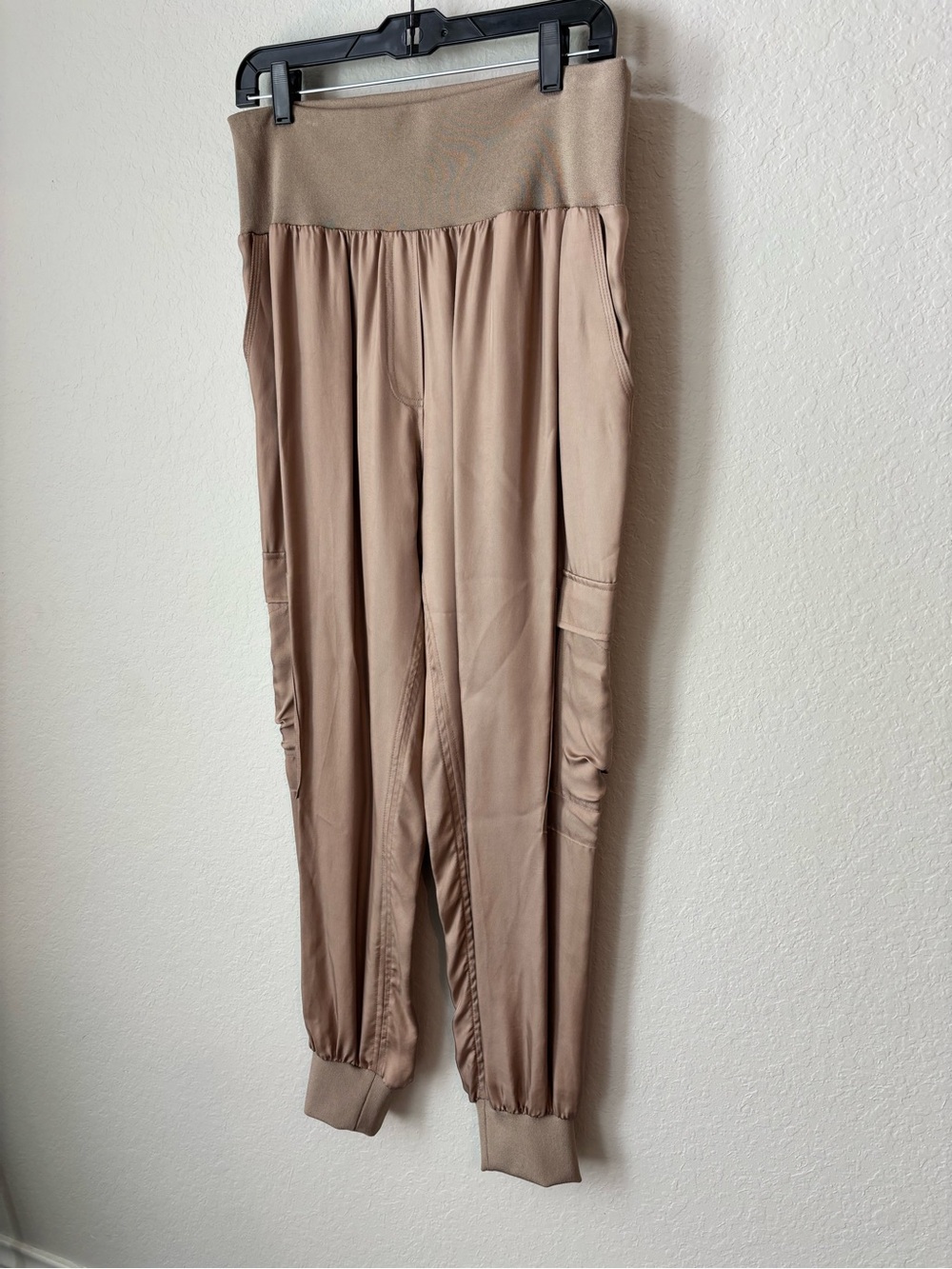 NWT Cinq à Sept Giles Khaki Cupro Cargo Jogger Pants Size XL - Picture 9 of 11